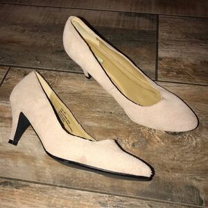 Kimchi Blue - Tan Suede Pumps (8.5)